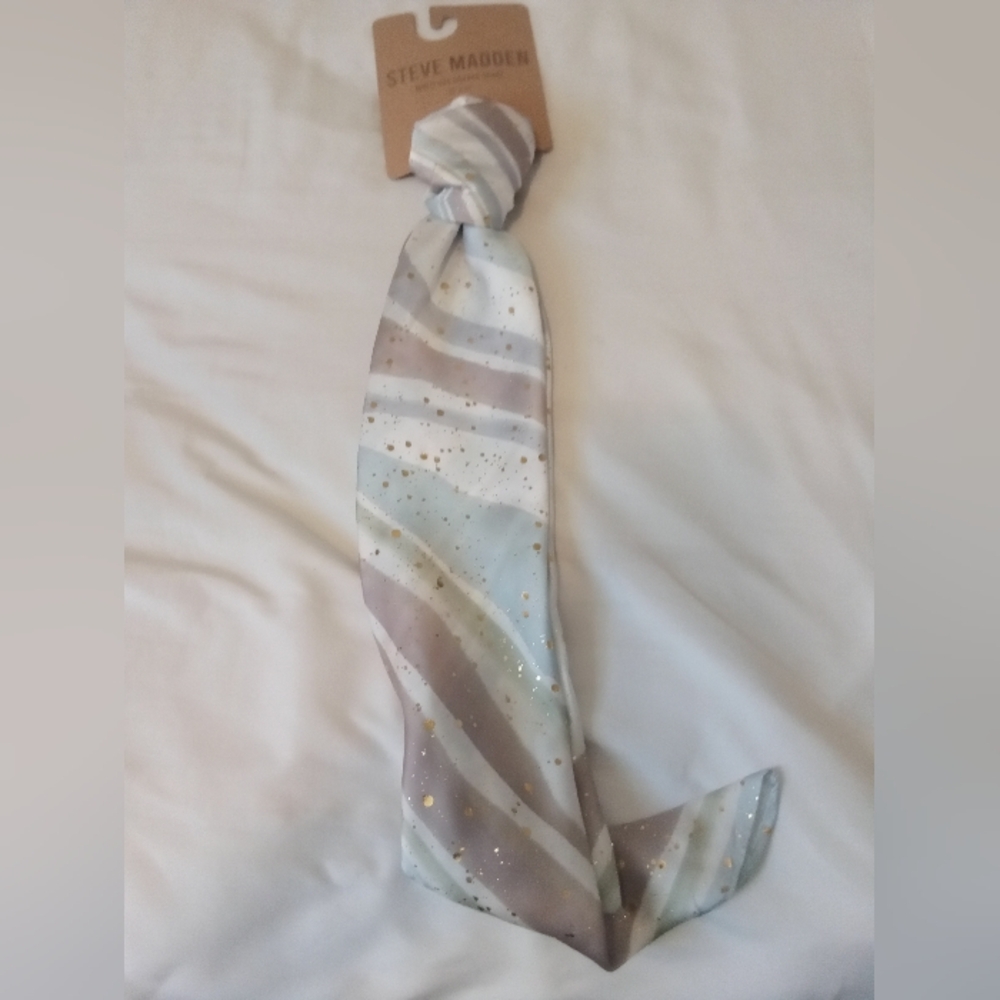 Steve Madden multi-use square scarf 35x35